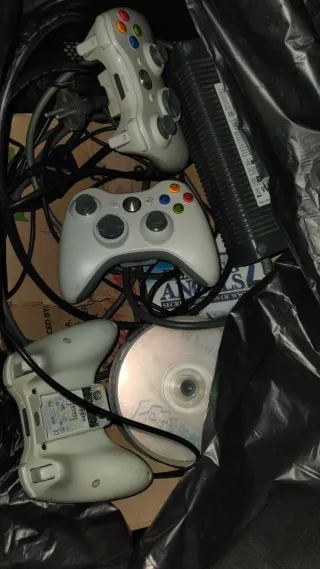 Xbox 360 Accesorios y Consola más de 100 juegos,
