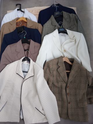 16 GIUBBOTTI DA DONNA CLASSICHE