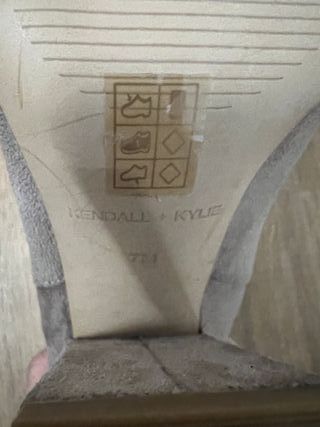 Botines grises de tacón