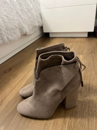 Botines grises de tacón