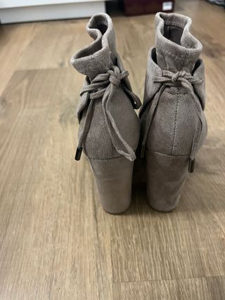 Botines grises de tacón