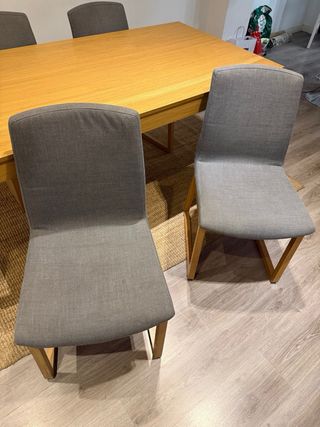 Mesa extensible, 4 sillas comedor, y tapete