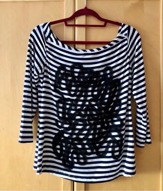 Camiseta Adolfo Domínguez Rayas azules con adorno