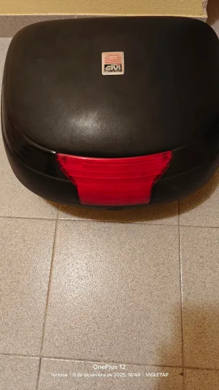 Baúl Givi Monolock 2 Cascos + Llave