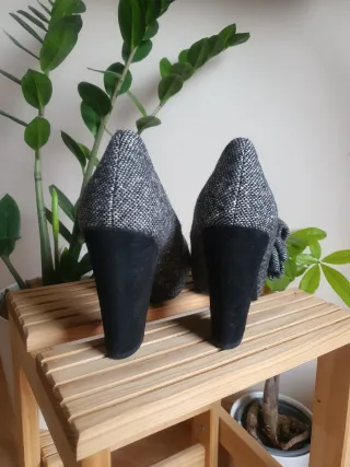 Tacones tela flor blanco y negro