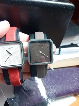 Relojes M&M Cuadrados Rojo y Marrón