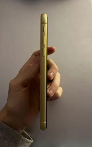 iPhone 11 Apple amarillo en buen estado