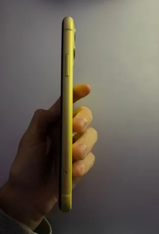 iPhone 11 Apple amarillo en buen estado