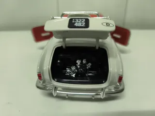 Coche Sólido 1:18 Karmann Ghia 1957