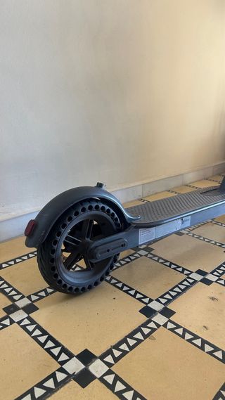 Patinete Eléctrico Xiaomi con ruedas antipinchazos