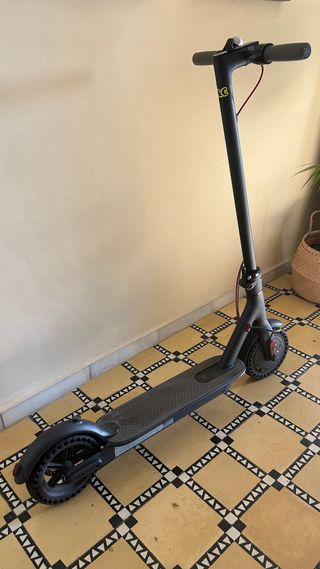 Patinete Eléctrico Xiaomi con ruedas antipinchazos