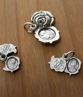 Conjunto familiar relicarios devocionales