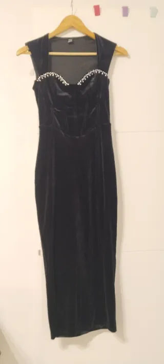 Vestido de fiesta negro con pedrería