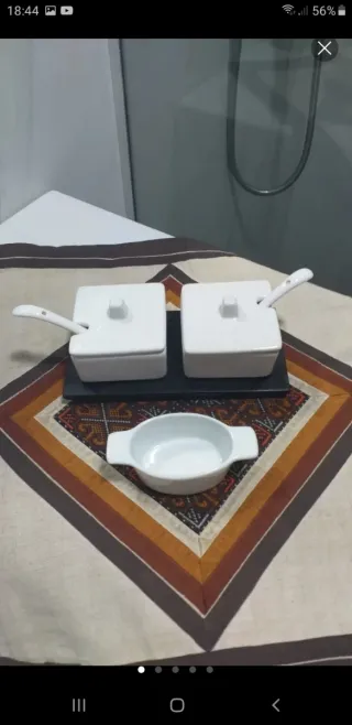 Set di 3 salsiere con vassoio e cucchiai