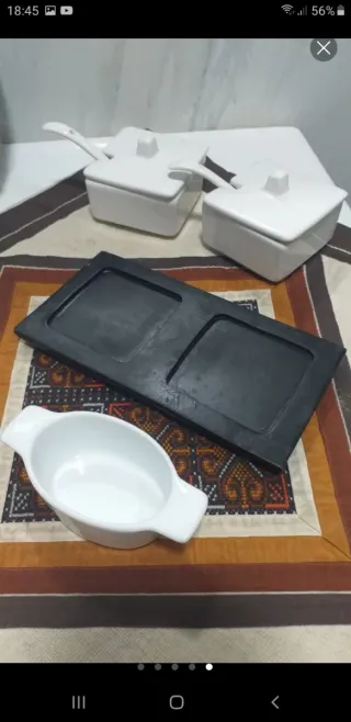 Set di 3 salsiere con vassoio e cucchiai