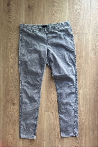 Vaqueros grises efecto lavado