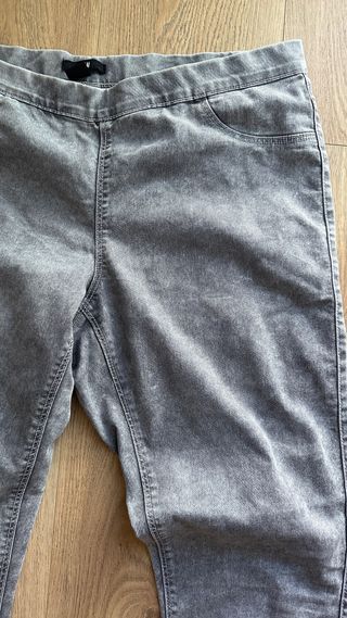 Vaqueros grises efecto lavado