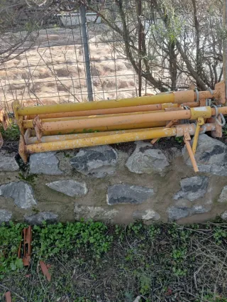 Puntales metálicos para construcción de 1'5 metros