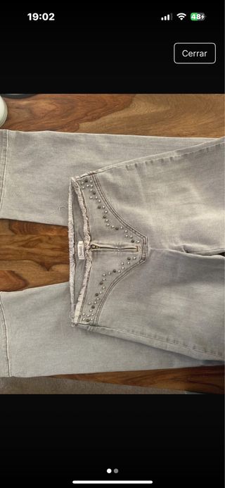 Pantalones grises tachuelas Nicoli