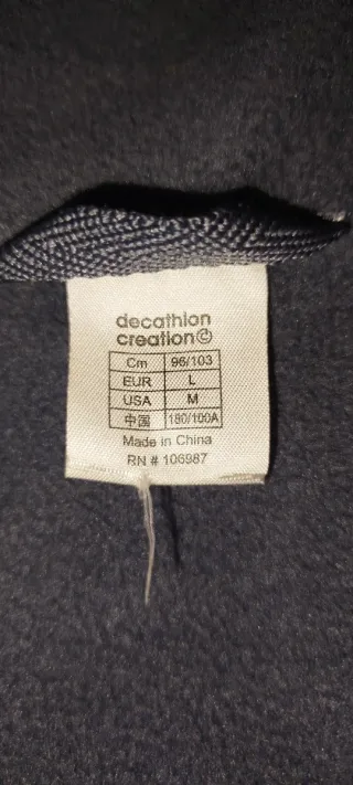 Chaquetón impermeable beige y negro