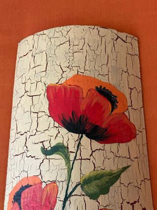 Teja decorada a mano con amapolas
