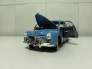 Maqueta Peugeot 203 1954 1:18
