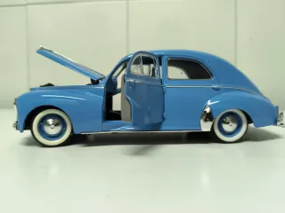 Maqueta Peugeot 203 1954 1:18
