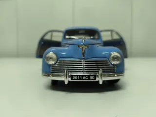 Maqueta Peugeot 203 1954 1:18