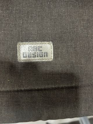 Carro de bebé marrón