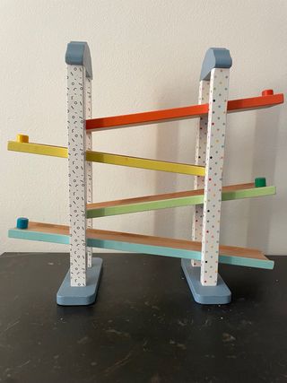 Pista per macchinine in legno colorata