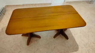 Mesa de salón extensible de madera