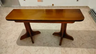 Mesa de salón extensible de madera