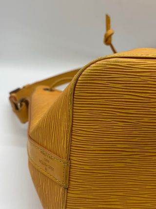Bolso Noe Louis Vuitton Epi Amarillo.