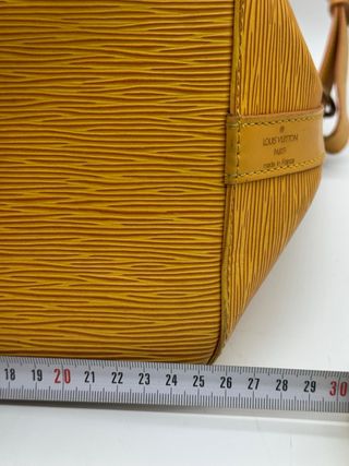 Bolso Noe Louis Vuitton Epi Amarillo.