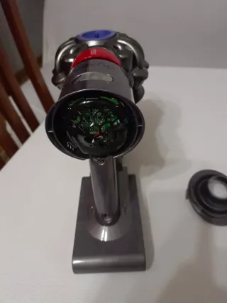 Aspirapolvere Dyson V8 Corpo. Il motore funziona bene