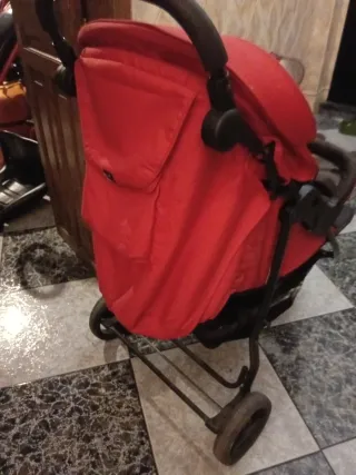 Carro de bebé Asalvo rojo y negro