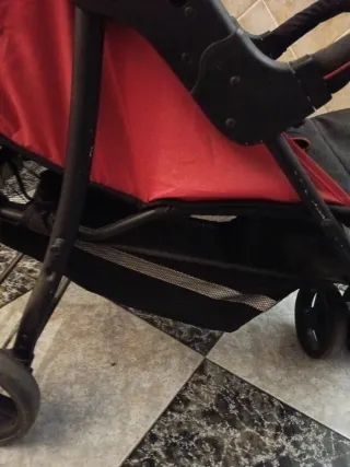 Carro de bebé Asalvo rojo y negro