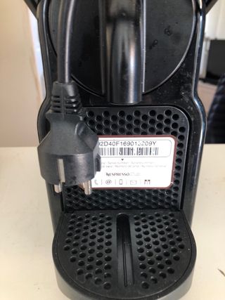Cafetera Nespreso Negra nueva.