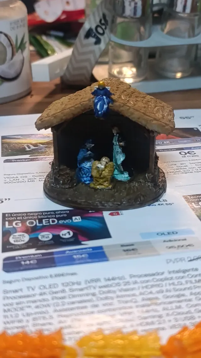 Belén artesanal pintado a mano