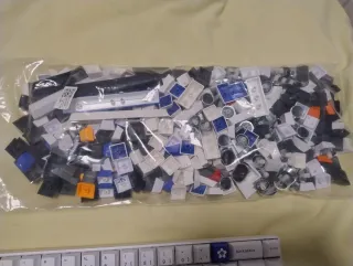 Teclado Mecánico GK68 y Accesorios