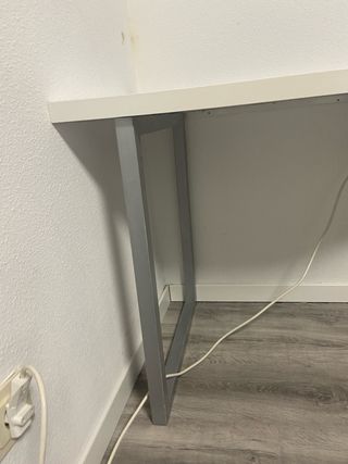 Escritorio blanco de gran tamaño