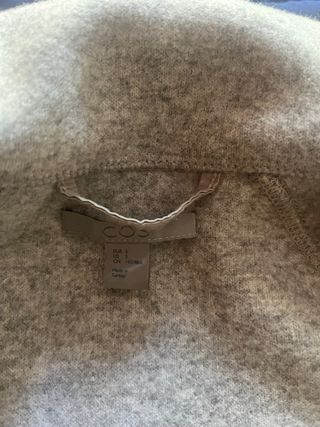 Abrigo COS gris largo lana