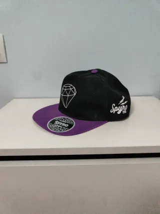 Gorra Spyro Negra y Morada