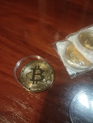 Moneda Bitcoin Baño Oro 24K Metal