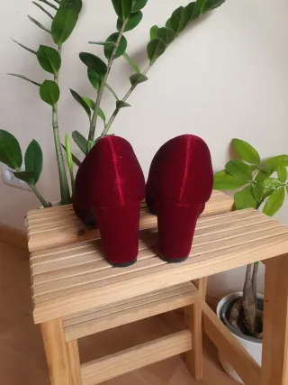 Tacones terciopelo rojo talla 38