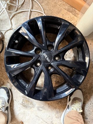 4 Llantas Toyota/Suzuki Negras