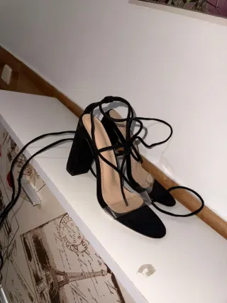 Sandalias Negras Tacón Ancho Atadas