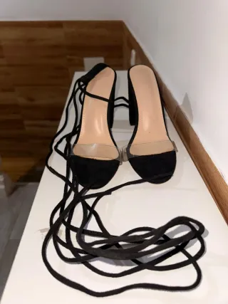 Sandalias Negras Tacón Ancho Atadas