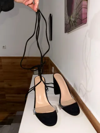 Sandalias Negras Tacón Ancho Atadas