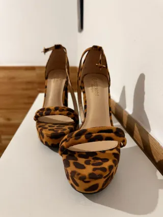 Sandalias Negras Tacón Ancho Atadas